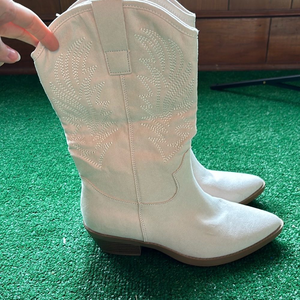 Wonderly white womens Suede cowgirl boots